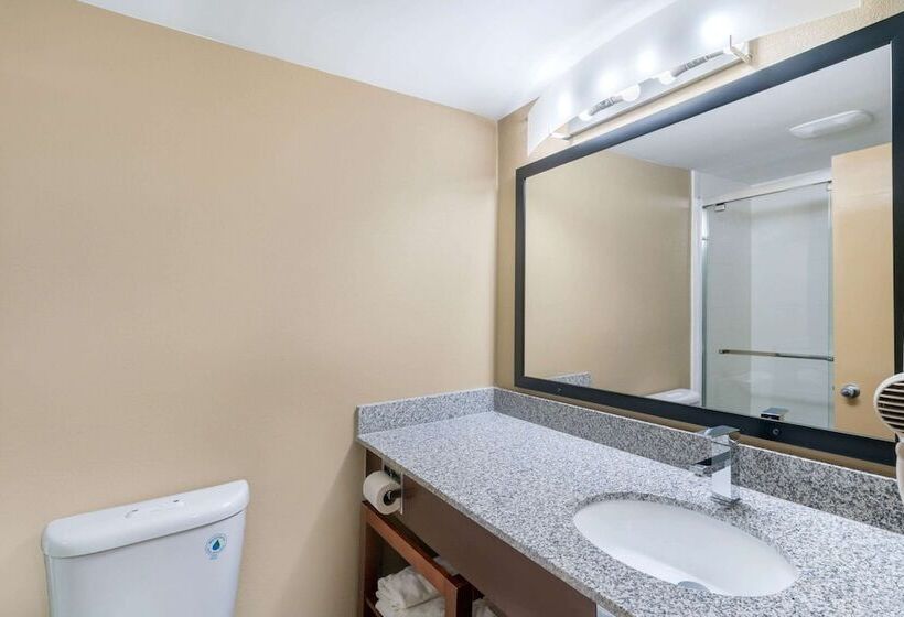 اتاق استاندارد با 2 تخت دوبل, Super 8 By Wyndham Raleigh North East