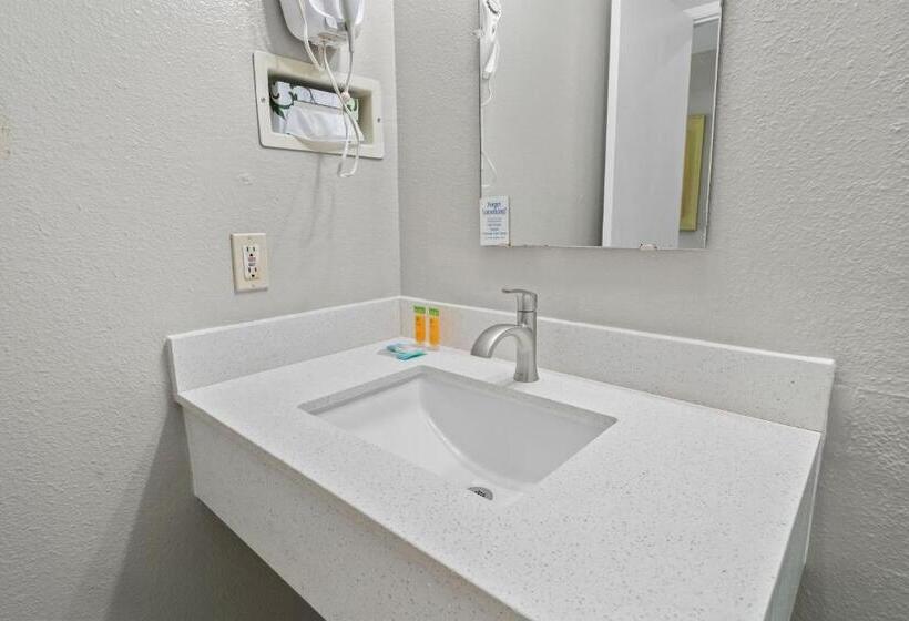 Номер Deluxe, Travelers Inn Medford