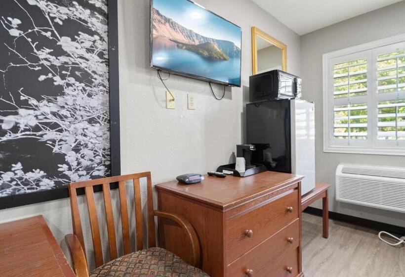 غرفة ديلوكس, Travelers Inn Medford