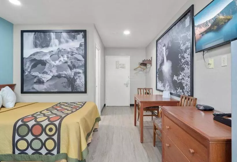 デラックスルーム, Travelers Inn Medford