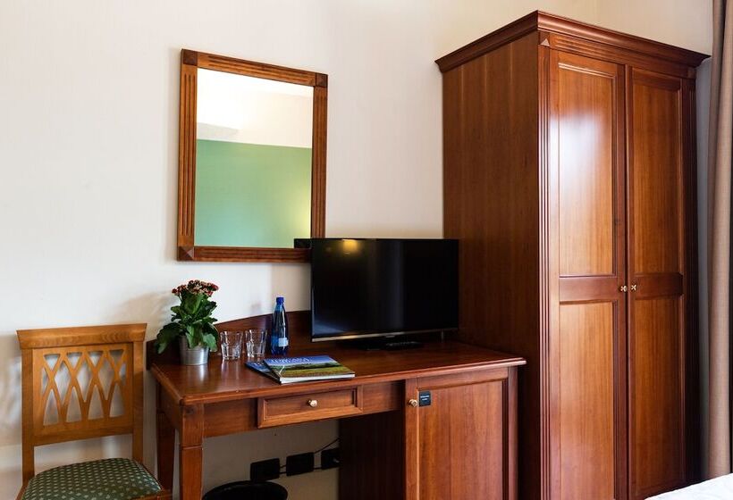 غرفة قياسية ثلاثية, Villa Dei Bosconi