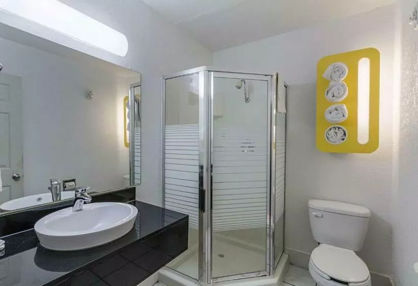 اتاق استاندارد, Motel 6 Oshkosh, Wi