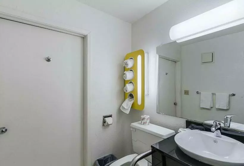 اتاق استاندارد, Motel 6 Oshkosh, Wi