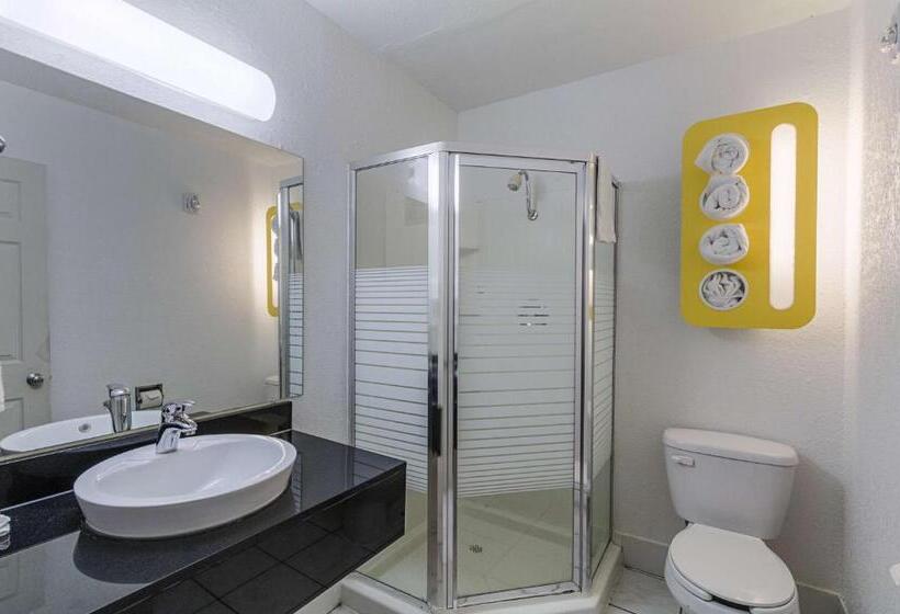 غرفة قياسية رباعية, Motel 6 Oshkosh, Wi