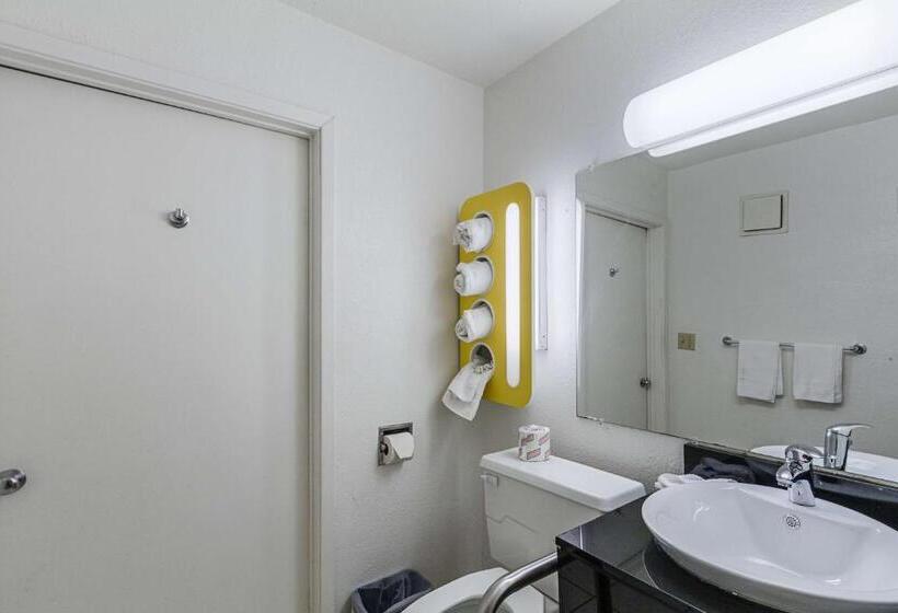四人标准间, Motel 6 Oshkosh, Wi