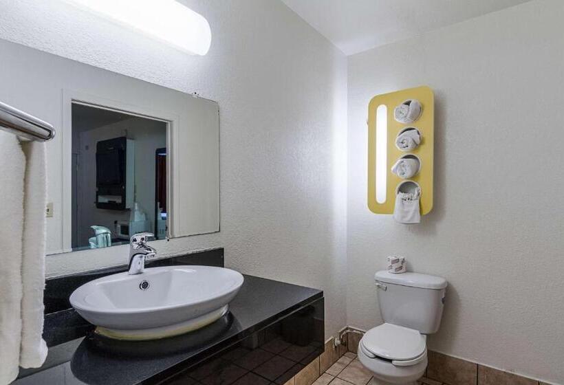 غرفة قياسية رباعية, Motel 6 Oshkosh, Wi