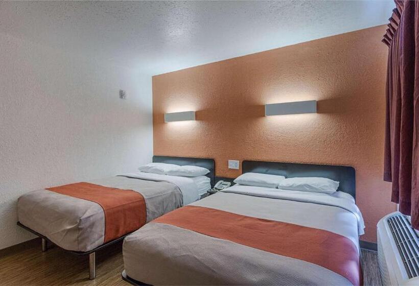 غرفة قياسية رباعية, Motel 6 Oshkosh, Wi