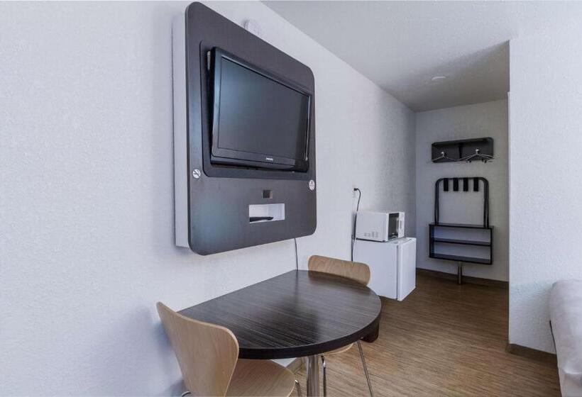 غرفة قياسية لذوى الاحتياجات الخاصة, Motel 6 Oshkosh, Wi