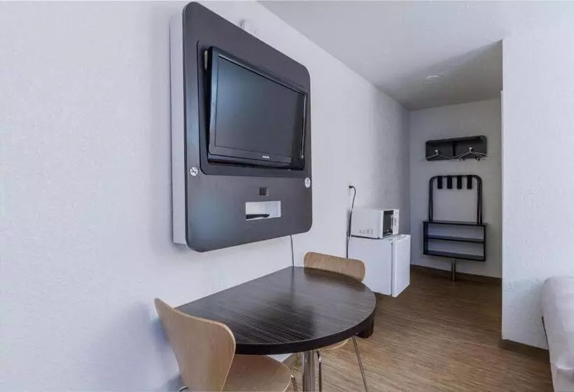 اتاق استاندارد برای معلولان, Motel 6 Oshkosh, Wi
