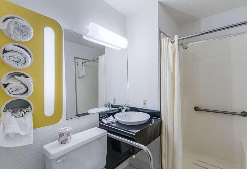 适合残疾人使用的标准间, Motel 6 Oshkosh, Wi