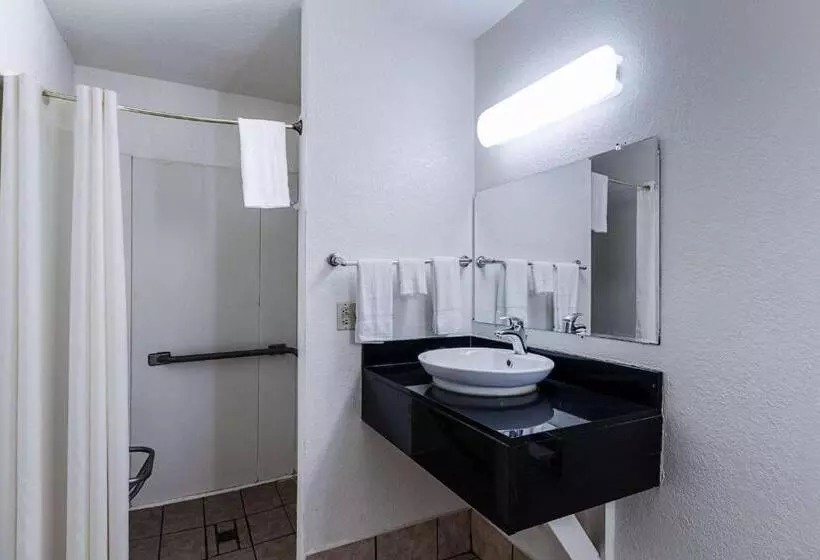اتاق استاندارد برای معلولان, Motel 6 Oshkosh, Wi