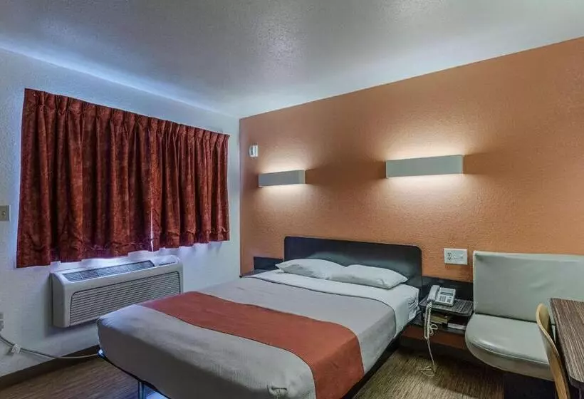 اتاق استاندارد برای معلولان, Motel 6 Oshkosh, Wi