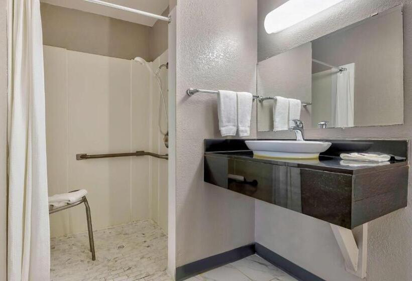 غرفة قياسية لذوى الاحتياجات الخاصة, Motel 6 Oshkosh, Wi