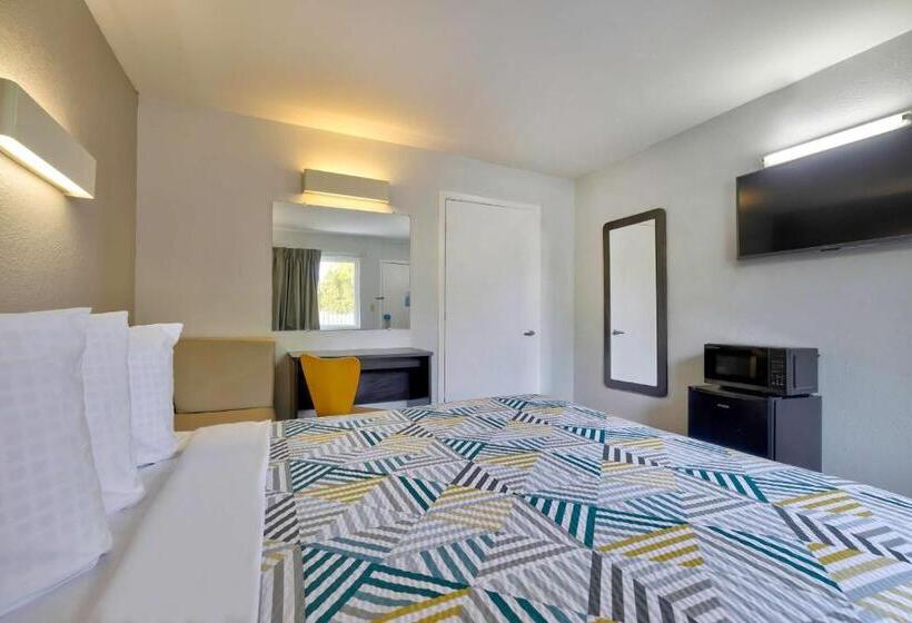 غرفة قياسية لذوى الاحتياجات الخاصة, Motel 6 Oshkosh, Wi