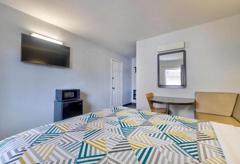 غرفة قياسية لذوى الاحتياجات الخاصة, Motel 6 Oshkosh, Wi