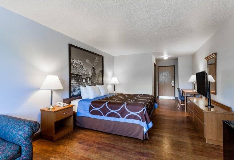 带2个双人床的标准工作室, Super 8 By Wyndham Cobleskill Ny