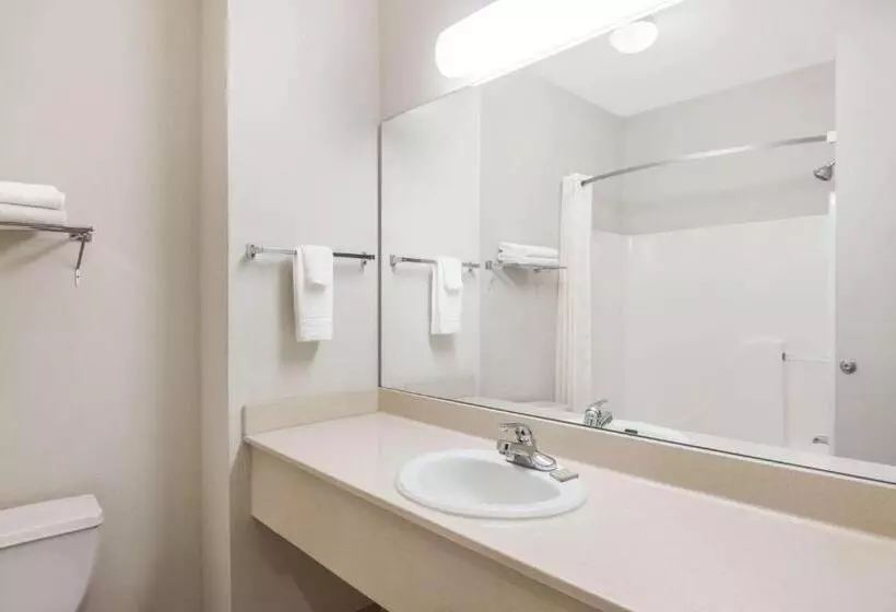 استودیوی لوکس, Super 8 By Wyndham Columbia East