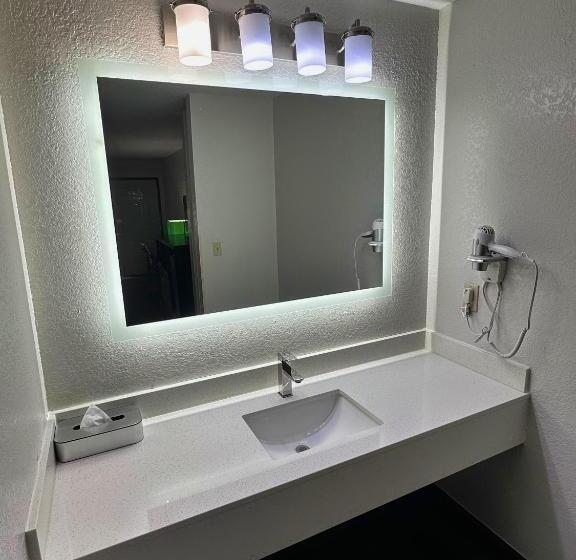 带大床的复式套间, Super 8 By Wyndham Prattville Montgomery