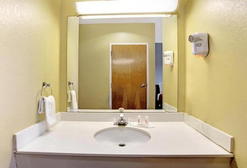 غرفة قياسية سرير كينج, Super 8 By Wyndham Salisbury