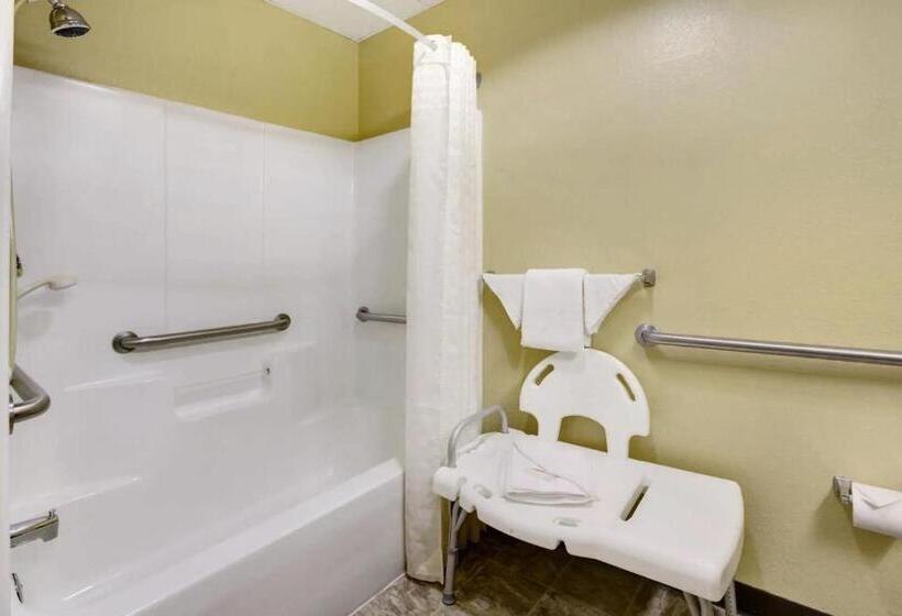 غرفة قياسية سرير كينج لذوى الإحتياجات الخاصة, Super 8 By Wyndham Salisbury