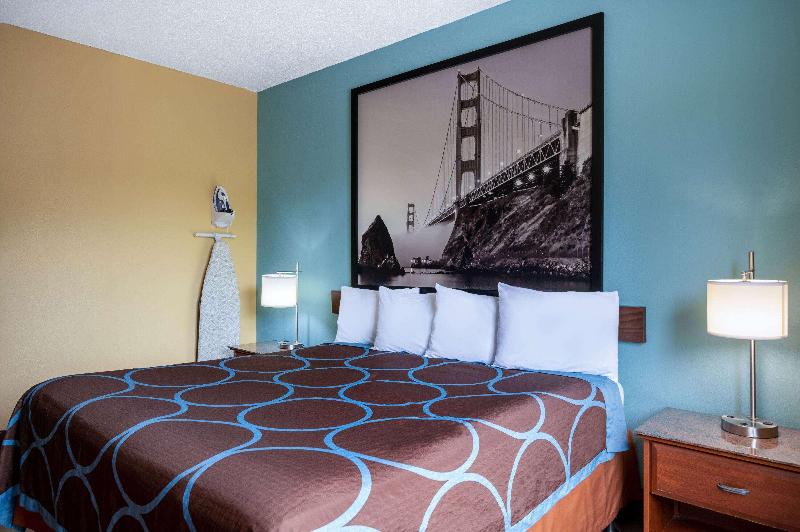 غرفة قياسية سرير كينج, Super 8 By Wyndham Salisbury