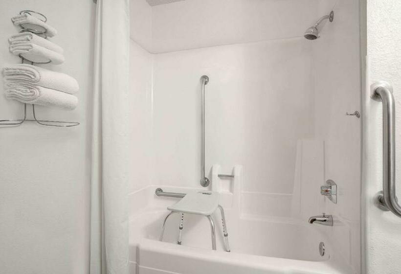 غرفة قياسية لذوى الاحتياجات الخاصة, Super 8 By Wyndham Willmar