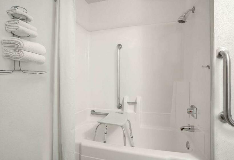 غرفة قياسية لذوى الاحتياجات الخاصة, Super 8 By Wyndham Willmar