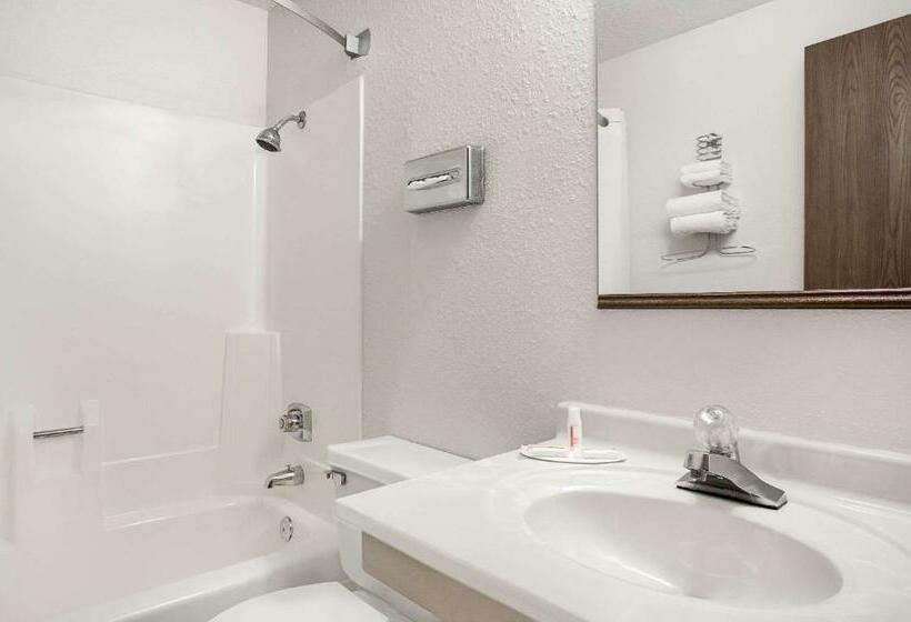 غرفه قياسيه سريرين مزدوجين, Super 8 By Wyndham Willmar