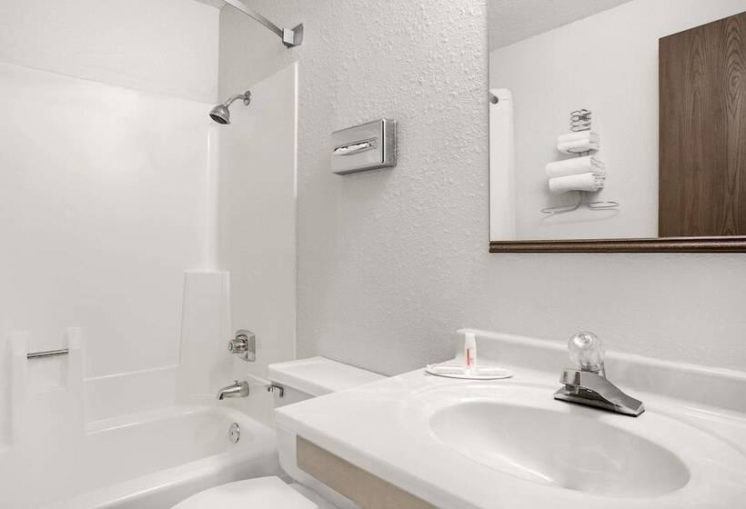 غرفه قياسيه سريرين مزدوجين, Super 8 By Wyndham Willmar