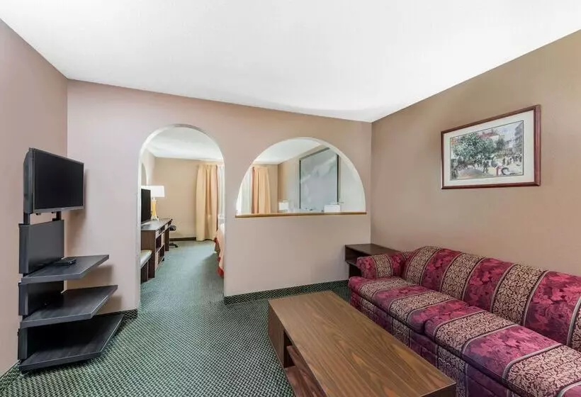デラックススタジオ, Super 8 By Wyndham Winfield Quail Ridge Area