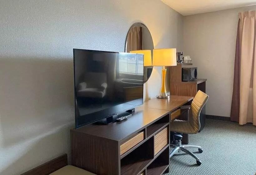 スタンダードスタジオ, Super 8 By Wyndham Winfield Quail Ridge Area
