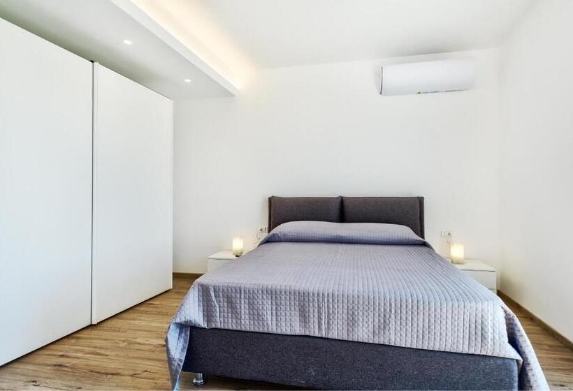 غرفة قياسية رباعية مزودة بشُرفة, B&b Alusea