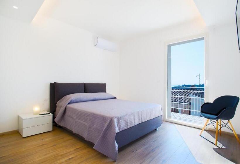 Четырехместный Номер Стандарт с Балконом, B&b Alusea