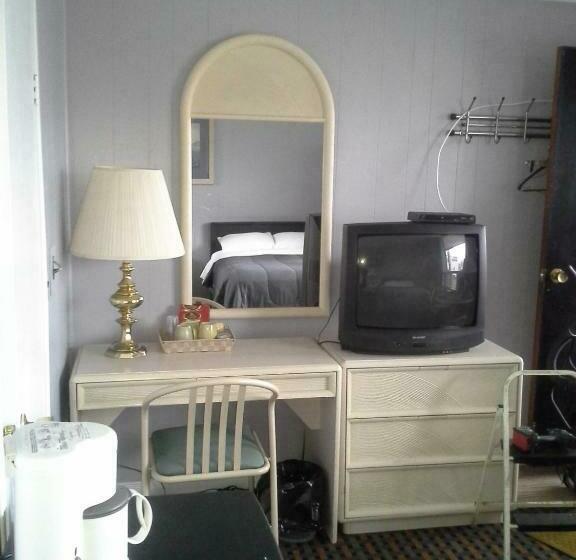 غرفه قياسيه سريرين مزدوجين, Bay Lake Inn   Frontiersman Motel