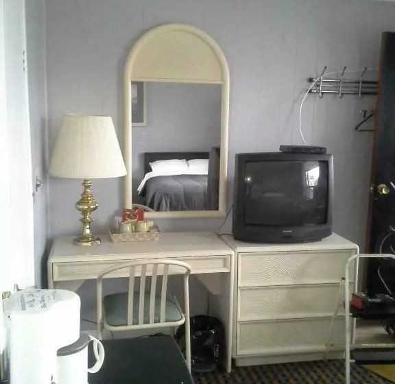 ２ダブルベッドのスタンダードルーム, Bay Lake Inn   Frontiersman Motel