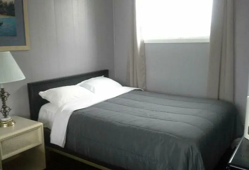 ２ダブルベッドのスタンダードルーム, Bay Lake Inn   Frontiersman Motel