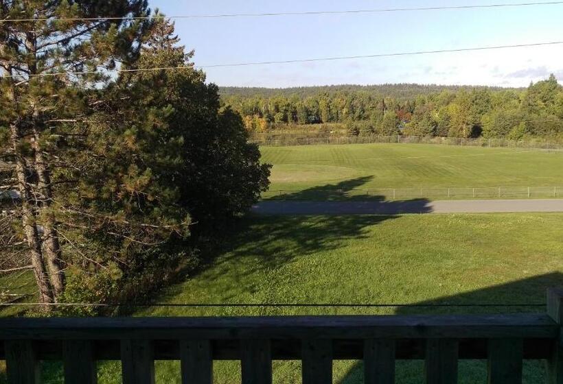 جناح عائلي غرفتين نوم, Bay Lake Inn   Frontiersman Motel