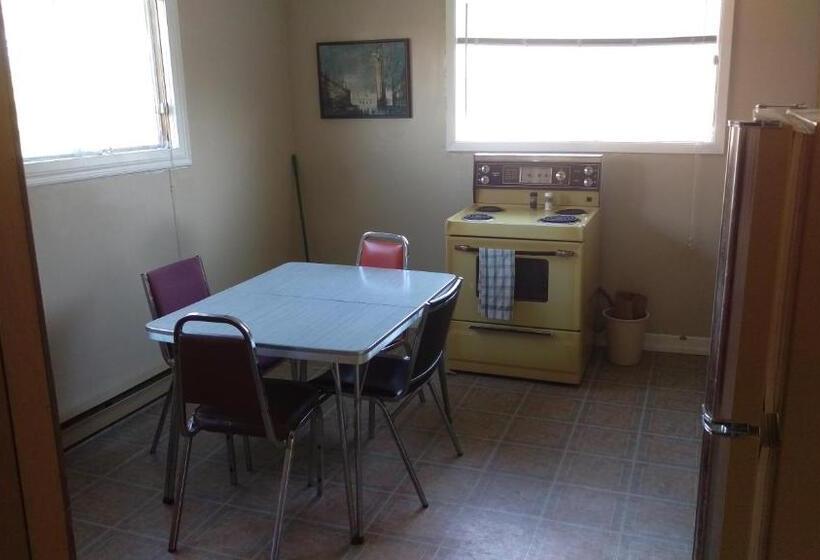 جناح عائلي غرفتين نوم, Bay Lake Inn   Frontiersman Motel