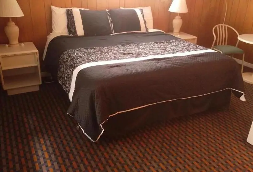 キングサイズベッドのスタンダードルーム, Bay Lake Inn   Frontiersman Motel