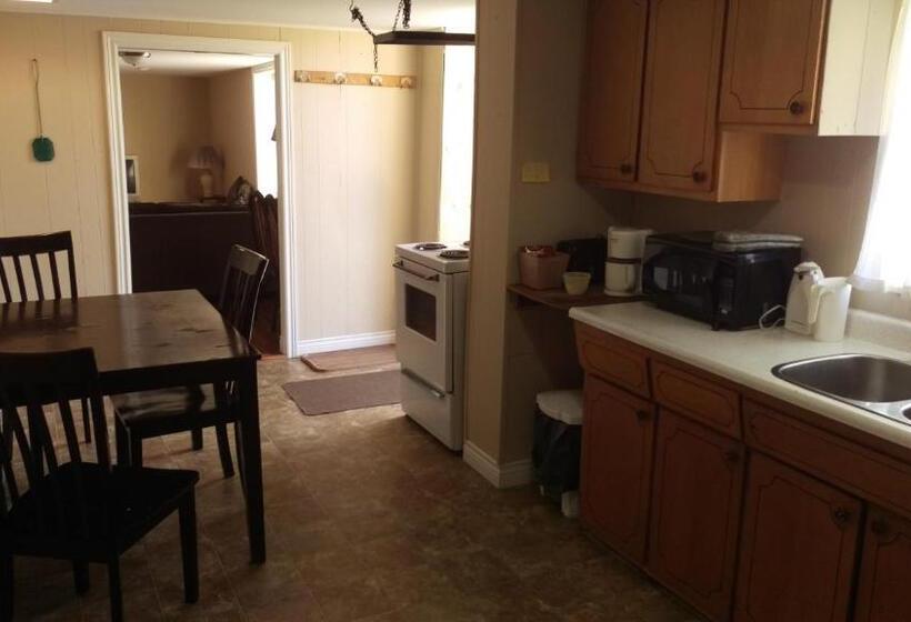 شقة 3 غرف, Bay Lake Inn   Frontiersman Motel