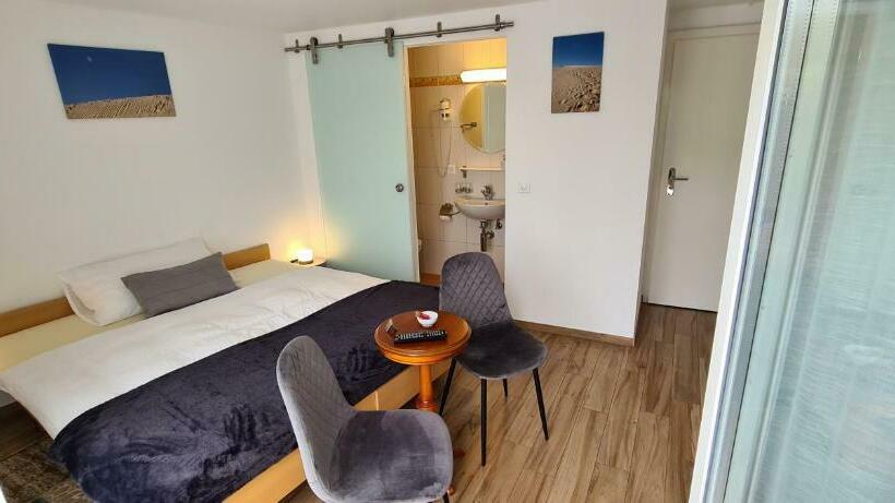 غرفة قياسية مطلّة علي البحيرة, Hôtel Restaurant Cave Bel Air