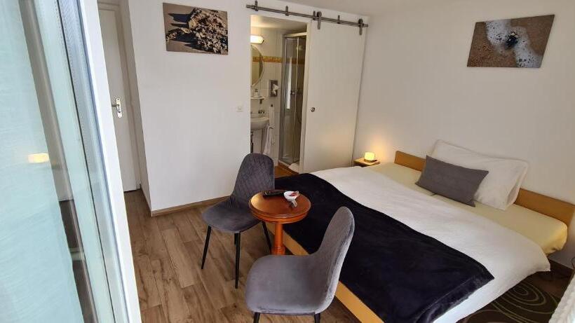 غرفة قياسية مطلّة علي البحيرة, Hôtel Restaurant Cave Bel Air