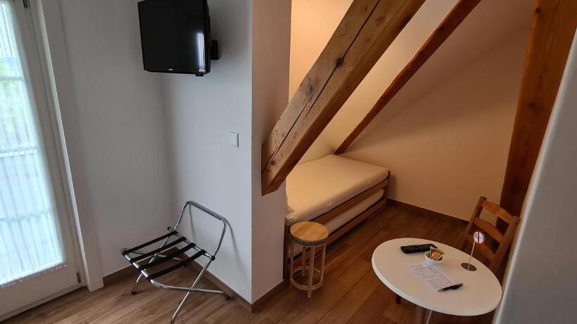 غرفة قياسية ثلاثية, Hôtel Restaurant Cave Bel Air