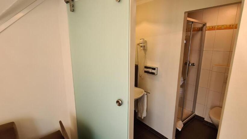 غرفة قياسية مطلّة علي البحيرة, Hôtel Restaurant Cave Bel Air