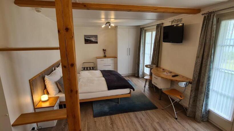 غرفة قياسية مطلّة علي البحيرة, Hôtel Restaurant Cave Bel Air