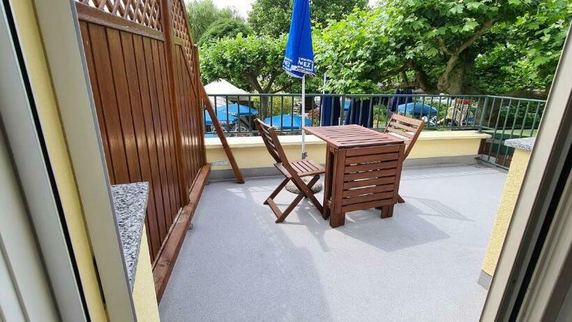 Номер Стандарт Вид на Озеро, Hôtel Restaurant Cave Bel Air
