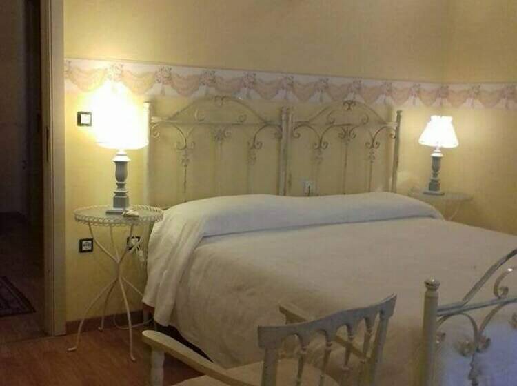 غرفة قياسية ثلاثية, Villa Carol Appartamento E B&b