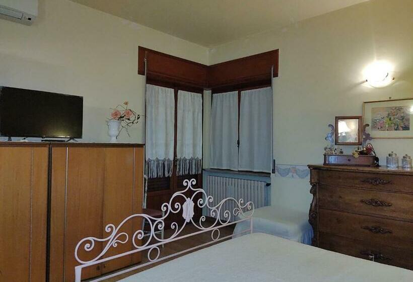 غرفة قياسية ثلاثية, Villa Carol Appartamento E B&b