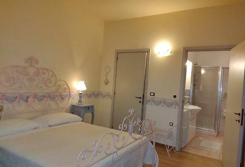 غرفة قياسية ثلاثية, Villa Carol Appartamento E B&b