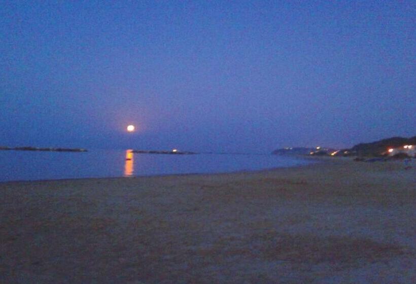 غرفة قياسية ثلاثية, Villa Carol Appartamento E B&b